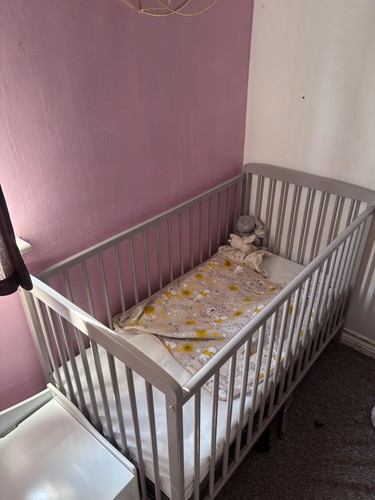 Baby elegance cot with